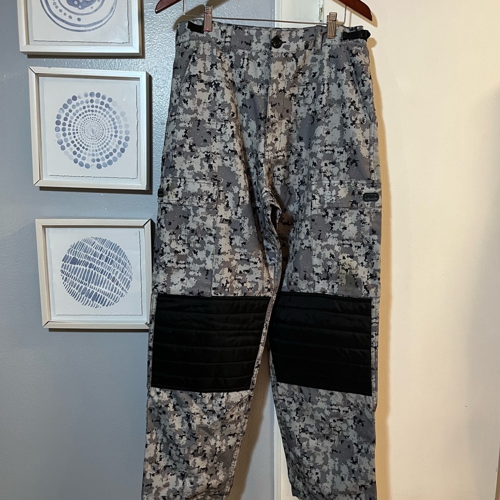PCS Camo Men's Size M Paintball Pants Urban Digital - Picture 1 of 7